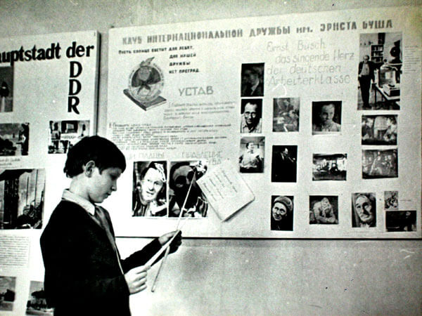 Wandzeitung in der Sowjetunion zum Thema Ernst Busch